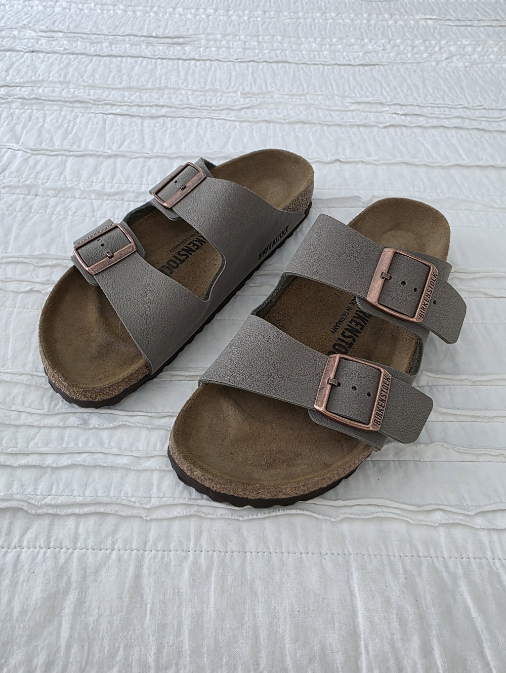 NEW Birkenstock Arizona Taupe Two-Strap Sandals Womans 39 US 8.5